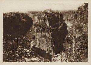 Die Schlucht vom Hotel, Victoriafälle von Percy M. Clark