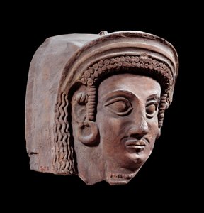 Persische Kunst: Fragment eines griechisch-phönizischen Sarkophags. Aus der Nekropole von Tortose (4. Jahrhundert v. Chr.)