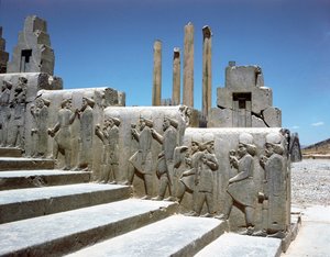 Unterworfene Völker. Reliefs der östlichen Treppe der Apadana, 6. Jahrhundert v. Chr. von Persian School