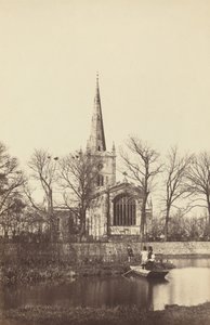 Kirche vom Flussufer