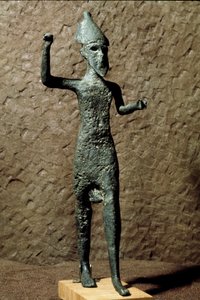 Phönizien: Figur eines Gottes aus Bronze. Fund im Meer bei Selinunte, Sizilien. 14.-13. Jahrhundert v. Chr. Palermo, Museo Archeologico Nazionale
