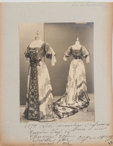 Albumseite: House of Worth, Ballkleid von Photographer French