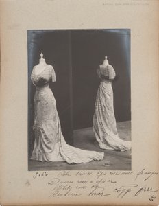 Albumseite: House of Worth, Ballkleid von Photographer French