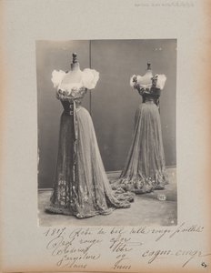 Albumseite: House of Worth, Ballkleid von Photographer French