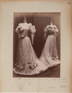 Albumseite: House of Worth, Ballkleid von Photographer French