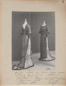 Albumseite: House of Worth, Abendkleid von Photographer French