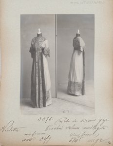 Albumseite: House of Worth, Abendkleid von Photographer French