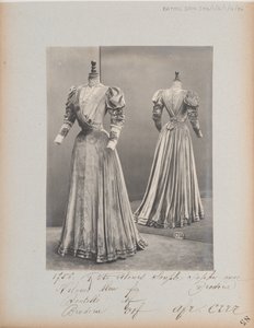Albumseite: House of Worth, Kleid von Photographer French