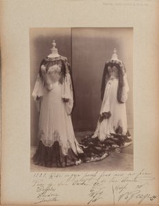 Albumseite: House of Worth, Abendkleid von Photographer French