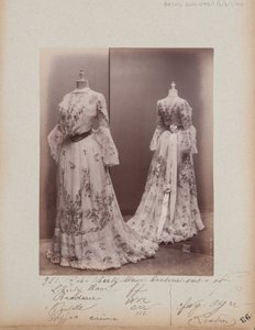 Albumseite: House of Worth, Abendkleid von Photographer French