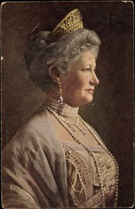 Künstlerin Ak Kaiserin Auguste Victoria, Porträt, Krone, Schmuck
