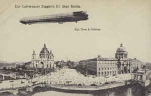 Zeppelin LZ III fliegt über Berlin von Photographer German