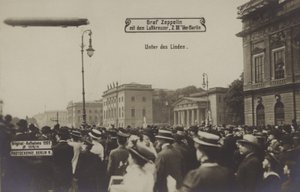 Zeppelin LZ III fliegt über Unter den Linden, Berlin