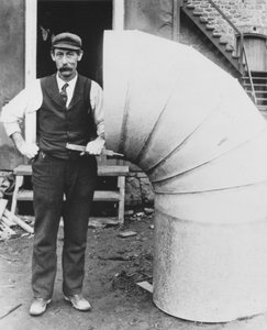 James Bright, Klempner in Hagley Yard