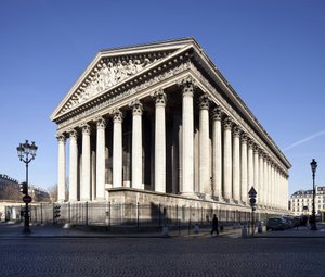 Ansicht der Kirche der Madeleine, im neoklassischen Stil, Denkmal, das 1806 von Napoleon I. als Tempel des Ruhms der Großen Armee gewünscht und 1845 in eine Kirche umgewandelt wurde (Foto) von Pierre Alexandre Vignon