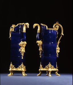 Zwei Krüge, ca. 1767 von Pierre Gouthière