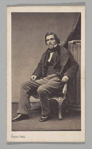 [Atelierporträt: Eugène Delacroix auf einem Stuhl sitzend] von Pierre Petit