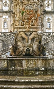 Mythische Atlanten am Sockel eines Obelisken, Lamego, Portugal. 1738 von Portuguese School