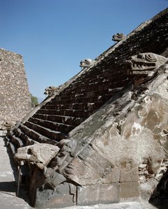 Treppen des Tempels der gefiederten Schlange von Pre Columbian Pre Columbian