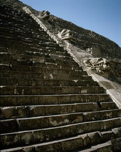 Treppen des Tempels der gefiederten Schlange von Pre Columbian Pre Columbian