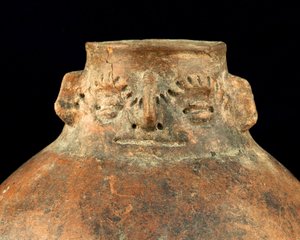 Kugelförmige Keramik mit cephalomorphem Hals / Präkolumbianische Kunst
