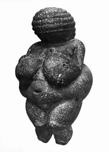 Die Venus von Willendorf, Seitenansicht der weiblichen Figurine, Gravettien-Kultur, Oberes Paläolithikum, ca. 30000-18000 v. Chr. von Prehistoric
