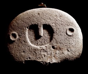 Prähistorische Kunst: Eisenzeitliche Skulptur von der Fundstelle Lunigiana bei La Spezia, Italien. 1100-800 v. Chr. La Spezia, Museo Comunale della Civiltà Lunigiana von Prehistoric Prehistoric