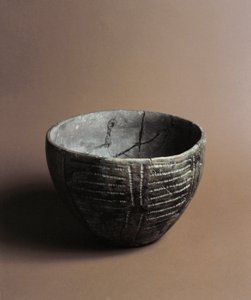 Vorgeschichte: Keramikvase mit neolithischen Verzierungen aus der Caverna Delle Arene in Candide (Ligurien). Pegli, Museo Villa Pallavicini