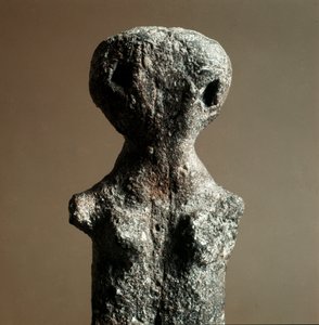 Prähistorisch: Weibliches Terrakotta-Idol aus der Nekropole von Arene Candide (Finale Ligurien), Ligurien. Mittleres Neolithikum, Steinzeit. Genua, Museo di Archeologia Ligure
