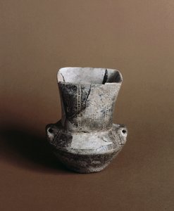 Vorgeschichte: Vase mit quadratischer Öffnung und neolithischen Graffiti aus der Caverna Delle Arene in Candide (Ligurien). Pegli, Museo Villa Pallavicini von Prehistoric Prehistoric