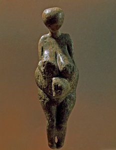 Vorgeschichte: Statue einer Gravettian-Frau vom Fundort Kostenki (Oblast Woronesch). 30000-25000 v. Chr. Oberes Paläolithikum, Steinzeit. Sankt Petersburg, Peter-der-Große-Museum für Anthropologie und Ethnographie, Russland von Prehistoric Prehistoric