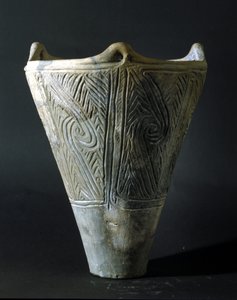 Terrakottavase aus der Jomon-Zeit (Vorgeschichte Japans). Rom, Nationalmuseum für Orientalische Kunst