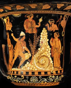 Rotfiguriger Krater: König Kadmos, eine Amphore in einer Hand, wirft Steine auf den Drachen