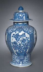 Vase mit Deckel