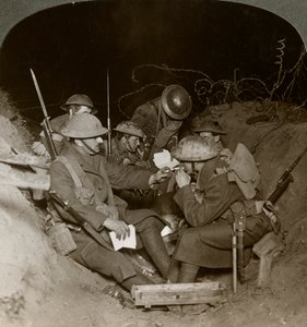 Ein Abend in den Reserveschützengräben bei Beaumont Hamel, Frankreich, Erster Weltkrieg von Realistic Travels Publishers