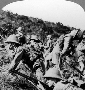 Britische Infanterie greift deutsche Stellungen an, Ostafrika, Erster Weltkrieg, 1914-1918