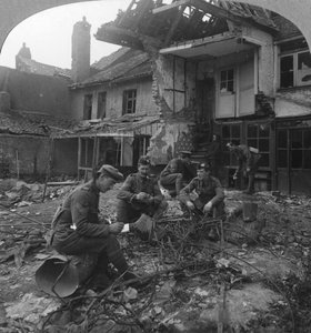 Häuser beschädigt durch deutschen Granatbeschuss, Ypernbogen, Belgien, Erster Weltkrieg, ca. 1914-1918