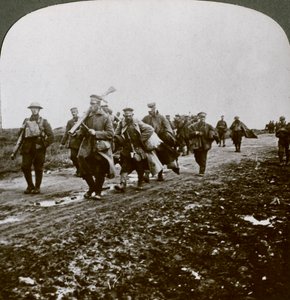Preußen, gefangen von den Old Contemptibles im Vormarsch bei Pozieres, Erster Weltkrieg, 1914-1918 von Realistic Travels Publishers