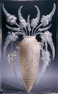 Vase Veronique; eine von einem Paar geformter Glasapplikationen von Rene Jules Lalique