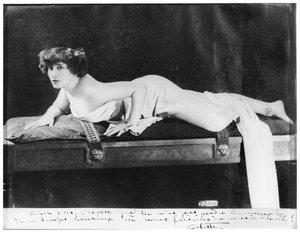 Colette (1873-1954) posiert, 1909 von Reutlinger Studio
