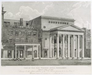 Ansicht des neuen Theatre Royal, Haymarket, eröffnet am 4. Juli 1821, zeigt auch die relative Lage des alten Theaters vor seinem Abriss, graviert von Dale von Robert Blemell Schnebbelie