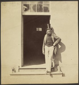 Mann in einer Tür bei den Hythe-Kasernen von Roger Fenton