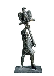 Bronzestatuette, die einen Fahnenträger darstellt, aus Alba Fucens (Region Abruzzen, Italien)