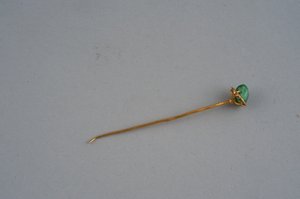 Haarnadel (Gold und Smaragd) von Roman