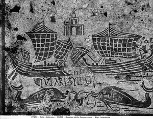 Pflasterdetail vom Piazzale dell Corporazioni, das eine nautische Szene darstellt (Mosaik) von Roman