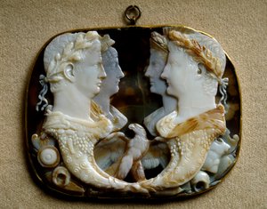 Römische Kunst: Onyx-Kamee (Gemma Claudia) mit Darstellungen der kaiserlichen Paare Claudius und Agrippina die Jüngere sowie Germanicus von Roman