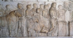 Römische antike Kunst: Opfer an den Gott Mars: „suovetaurilia“ um 15-16 n. Chr. Marmorskulptur, Oberes Römisches Reich (27 v. Chr.-235 n. Chr.), vom Standort Champ-de-Mars (in Rom). Paris, Musée du Louvre von Roman