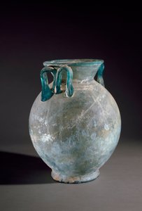 Römische Kunst: Glasvase mit Henkel. Aus Pompeji, Italien. Museo Archeologico Nazionale Neapel