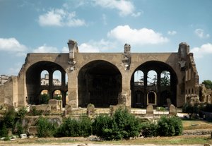 Römische Kunst: Blick auf die Basilika von Maxentius und Konstantin (oder Basilica Nova oder Basilica di Massenzio e Costantino), 4. Jahrhundert n. Chr. Rom, Italien