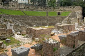 Römische Kunst: Ansicht des römischen Theaters (1. Jh. v. Chr.), Triest Italien von Roman